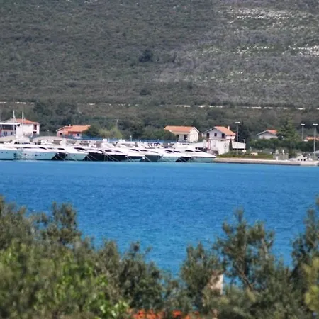 Mit Wasserblick By Interhome